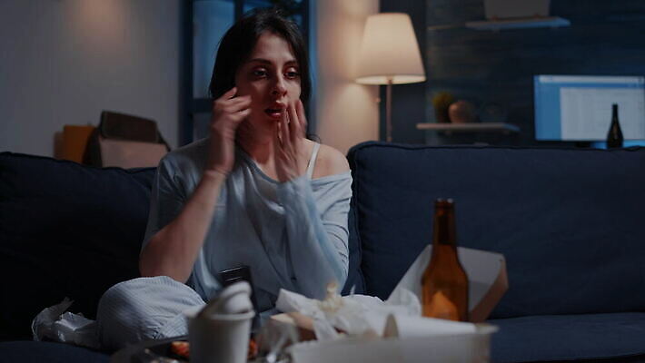 감정 얼굴 통신 가족 모바일 스트레스 대화 사람없음 스마트폰 핸드폰 고통 슬픔 표현 잡기 메시지 뉴스 좌절 질병 무서움 사건 고민 걱정 불행 충격 문제 긴장 반응 비극 우울증 적자 혼자 4K MOV 해외동영상 클립영상 컨셉 의학 관계 모션 말하기 신체부위 전자제품 스마트기기 동영상 파일형식