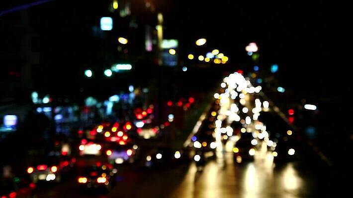 도로 길 여행 백그라운드 십자가 교통시설 모션 자동차 태국 아침 거리 사람없음 빛 환경 황혼 일몰 운전 긴급 도시 시간 고속도로 휘발유 야간 저녁 소프트포커스 브레이크 쇼핑몰 속도 출퇴근 바쁨 보케 장면 문제 방법 소셜 스모그 많음 MP4 해외동영상 클립영상 주간 자연요소 아시아 육상교통 교통 컨셉 비즈니스 촬영기법 노을 석유 시설 동영상 파일형식