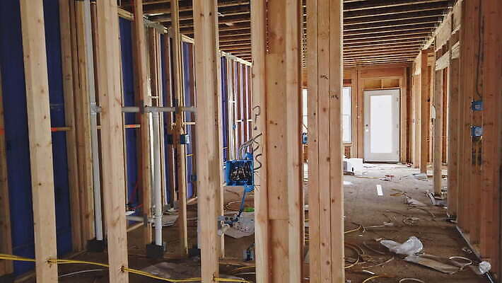 외관 산업 벽 캐나다 건축양식 지붕 새로움 아파트 주택 프레임 건설업 사람없음 내부 건물 목재 빛 미국 건설현장 수리 널 아래 뼈대 잡동사니 복원 설치 수목 합판 4K MOV 해외동영상 클립영상 나무 건축물 건축 컨셉 북아메리카 재료 방향 위치 동영상 파일형식