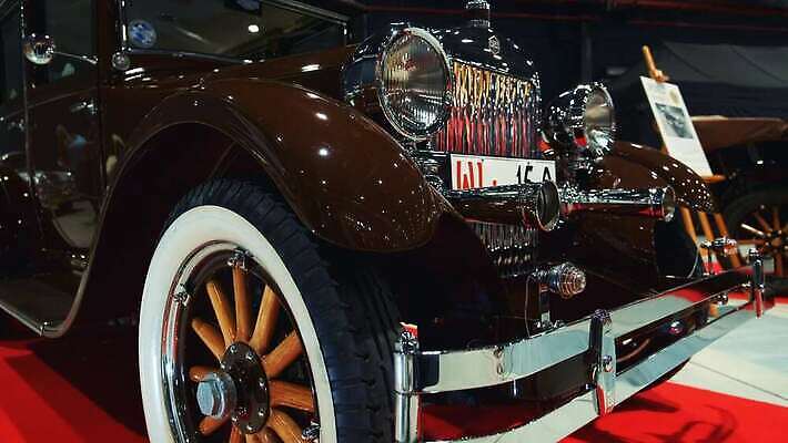 자동차 사람없음 빛 갈색 수확 골동품 바퀴 클래식 고급 복고 옛날 자동 전용 4K MOV 해외동영상 클립영상 육상교통 컬러 컨셉 농업 동영상 파일형식