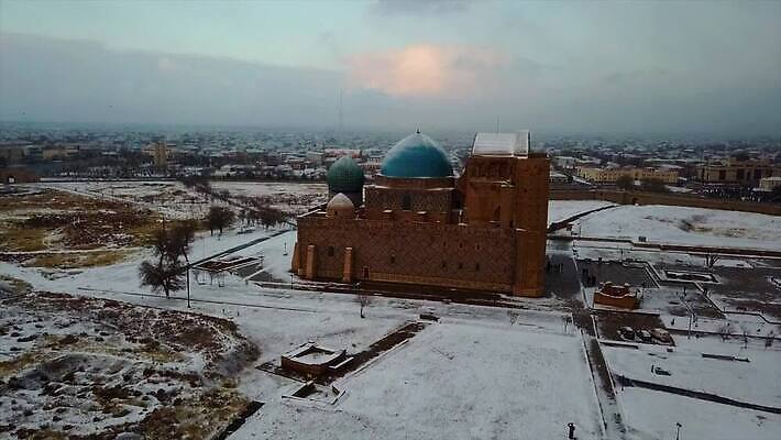 구름 전통 디자인 아시아 종교 문화 여행 겨울 패턴 건축양식 사람없음 건물 파란색 일몰 무덤 역사 재산 이슬람교 모스크 천연기념물 항공촬영 드론 랜드마크 옛날 조감도 카자흐스탄 MP4 해외동영상 클립영상 자연요소 건축물 계절 건축 나라 뷰포인트 컬러 무늬 금융 노을 동영상 파일형식