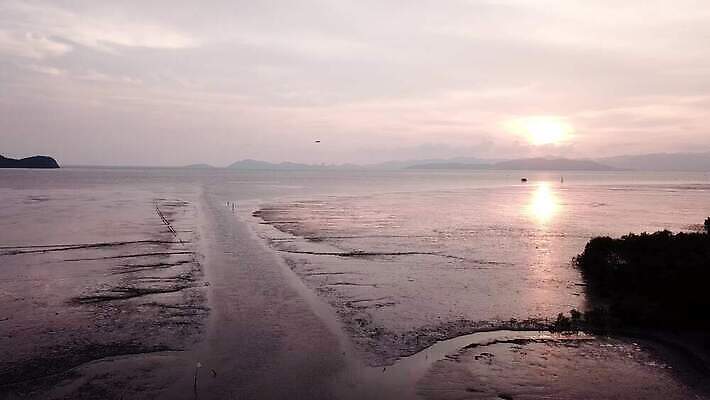 유럽 섬 백그라운드 자연 조류 휴가 사람없음 야외 파란색 태양 시골 뜨거움 보트 썰물 질감 진흙 해일 수평선 4K MOV 해외동영상 클립영상 자연요소 동물 나라 바다 컬러 배_교통 자연재해 생태계 동영상 파일형식