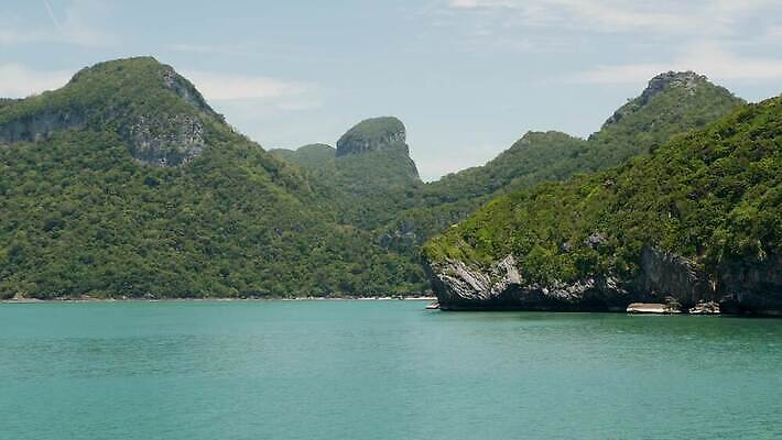 공원 아시아 바다 섬 여행 백그라운드 태국 휴가 열대 산 파노라마 풍경 사람없음 초록색 물 여름 파란색 여행객 맑음 놀람 전원 만 숲 열대우림 언덕 암초 석호 내추럴 가죽끈 이국적 전국 터키석 파라다이스 4K MP4 해외동영상 클립영상 자연요소 계절 공공시설 감정 나라 컬러 날씨 촬영기법 표정 사람 끈 전기에너지 가죽 보석 동영상 파일형식