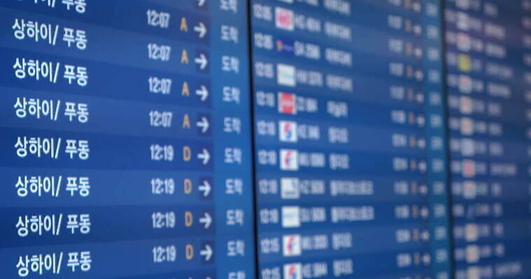 영어 아시아 여행 휴가 비행기 한국 사람없음 디지털 스크린 정보 시간 판넬 시간표 공항 도착 출발 전자 대패 4K MOV 해외동영상 클립영상 문자 나라 컨셉 항공교통 교통시설 대중교통 계획 동영상 파일형식