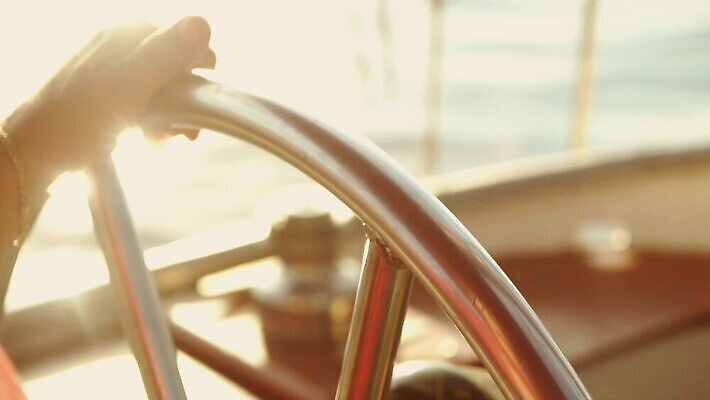 호수 무기 바다 여행 요트 모션 조류 따뜻함 관리 한명 빛 강 햇빛 일몰 운전 바퀴 보트 승차 저녁 크루즈 핸들 속도 선원 모터보트 규칙 남쪽 돌리기 레가타 MOV 해외동영상 클립영상 동물 1 배_교통 사람 태양 노을 야간 방향 동영상 파일형식