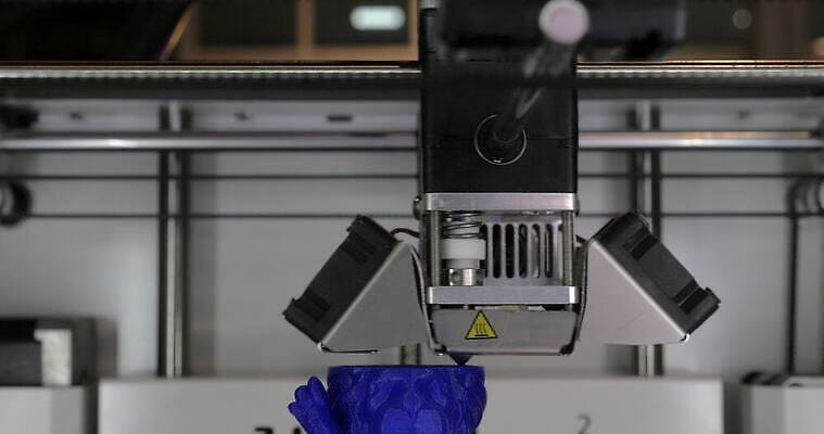 모델 디자인 산업 과학 컨셉 비즈니스 미래 새로움 아이디어 기술 실험 사람없음 컴퓨터 3D 기계 장비 흰색 실험실 제조 전기에너지 인쇄 플라스틱 천 묘사 오브젝트 만들기 전자 철사 공학 혁명 방법 필라멘트 4K MOV 해외동영상 클립영상 교육 컬러 모션 재질 전자제품 에너지 직물 디지털합성 동영상 파일형식