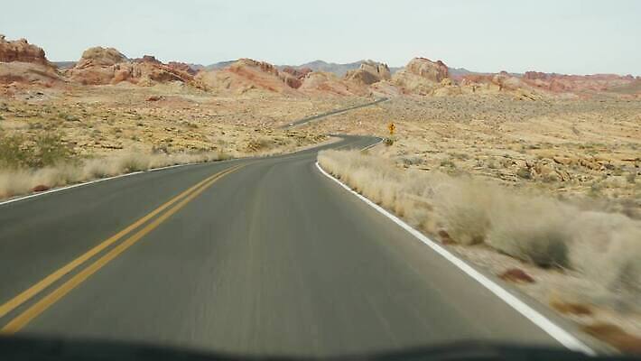 도로 여행 곡선 오렌지 자동차 자연 유리 산 국립공원 사람없음 빨간색 갈색 계곡 미국 운전 자유 외계인 고속도로 황무지 인도인 탈출 사암 애리조나 강렬 루트 아즈텍 자동 지질학 불모지 1인칭시점 4K MP4 해외동영상 클립영상 외국인 시선 공원 교육 길 선 육상교통 컬러 컨셉 북아메리카 과일 교통시설 모션 재질 동양인 미확인물체 돌_바위 생태계 동영상 파일형식