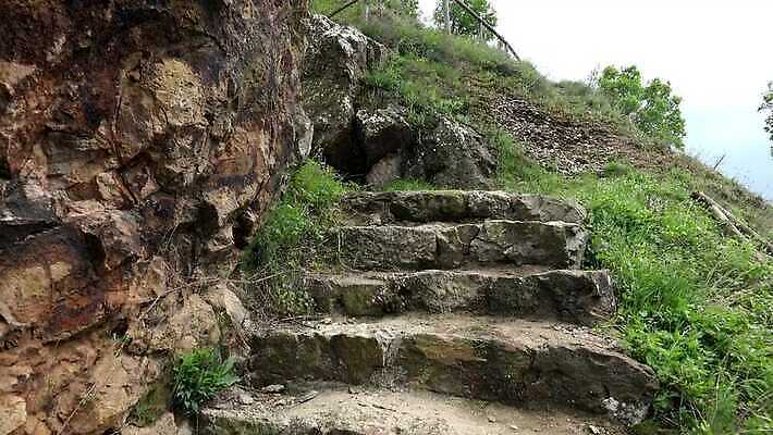여자 지구 과학 여행 백그라운드 자연 실내 사람없음 빛 여행객 어둠 산책 탐험 터널 동굴 신비 철 생물학 지하 고고학 깊이 석회암 옛날 지질 지질학 4K HD MP4 해외동영상 클립영상 교육 길 컨셉 휴식 사람 내부 암석 생태계 동영상 파일형식