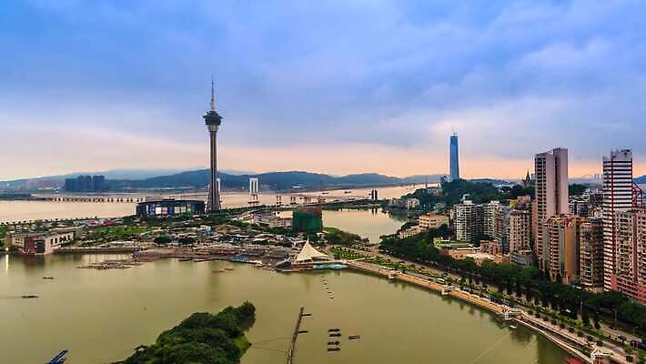산업 아시아 길 바다 섬 여행 곡선 건축양식 교통시설 호텔 안테나 풍경 사람없음 건물 경제 빛 도시풍경 컬러풀 반사 탑 항구 중국 새벽 관찰 도시 도심 야간 저녁 카지노 해안도시 장면 타운 스카이라인 랜드마크 루트 마카오 절정 4K 타임랩스 MP4 해외동영상 클립영상 자연요소 건축물 건축 나라 선 컬러 교통 통신 모션 숙소 촬영기법 도박 시설 동영상 파일형식