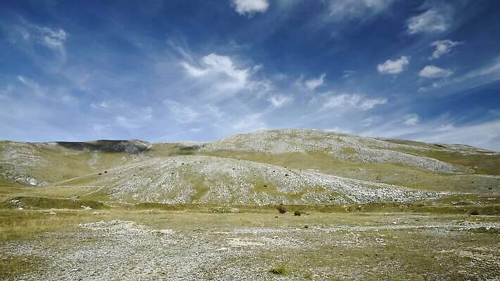 여행 백그라운드 밭 모션 자연 하늘 산 건조 국립공원 사람없음 야외 초록색 평화 환경 사막 탐험 시골 황무지 몽골 언덕 장면 지역 멀리 내추럴 드론 보스니아 스텝 웅장함 절정 수평선 타임랩스 MOV 해외동영상 클립영상 공원 아시아 컬러 컨셉 농업 촬영기법 생태계 동영상 파일형식