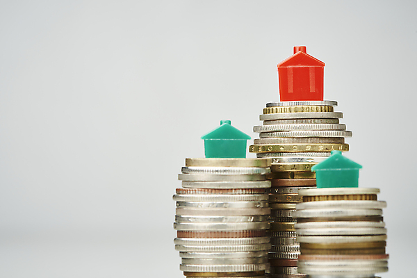 포토 JPG 스튜디오촬영 비즈니스 부동산 실내 근접촬영 사람없음 금융 경제 쌓기 동전 재테크 흰배경 건축모형 동전탑 국내포토 뷰포인트 백그라운드 돈 모션 내부 모형 흰색 재산 파일형식