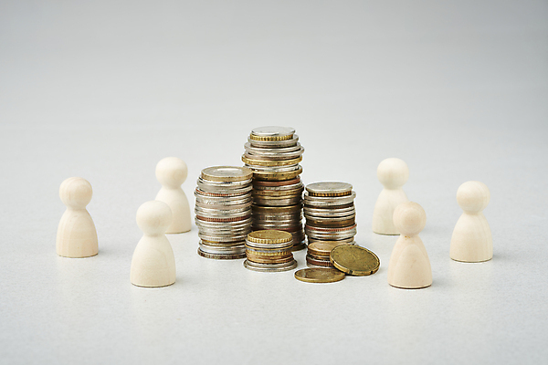 포토 JPG 스튜디오촬영 비즈니스 실내 사람없음 금융 경제 쌓기 동전 저축 말_게임 재테크 흰배경 동전탑 국내포토 백그라운드 돈 모션 내부 흰색 파일형식