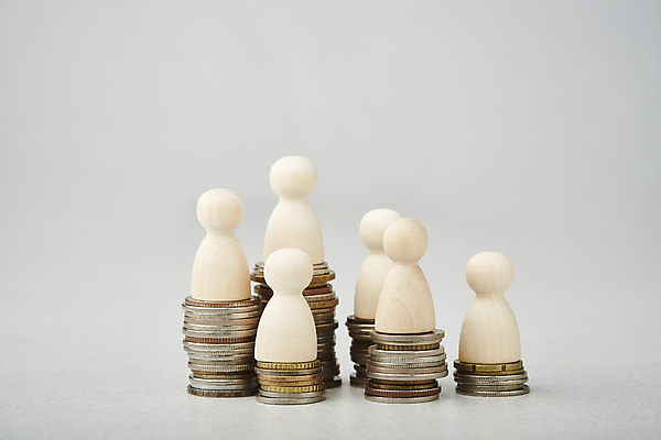 포토 JPG 스튜디오촬영 비즈니스 실내 사람없음 금융 경제 쌓기 동전 말_게임 재테크 흰배경 동전탑 국내포토 백그라운드 돈 모션 내부 흰색 파일형식