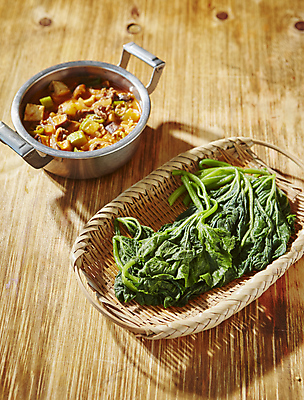 포토 JPG 실내 사람없음 쌈채소 호박잎 나무배경 차돌된장찌개 국내포토 백그라운드 잎 채소 내부 된장찌개 파일형식