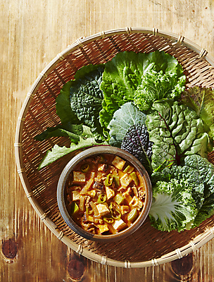 포토 JPG 실내 사람없음 소쿠리 담기 쌈채소 차돌된장찌개 국내포토 채소 모션 내부 바구니 된장찌개 파일형식