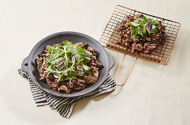 포토 JPG 실내 사람없음 그릴 직화구이 파무침 파절이 베이지색배경 석쇠불고기 국내포토 백그라운드 주방용품 내부 구이 무침 불고기 베이지색 파일형식