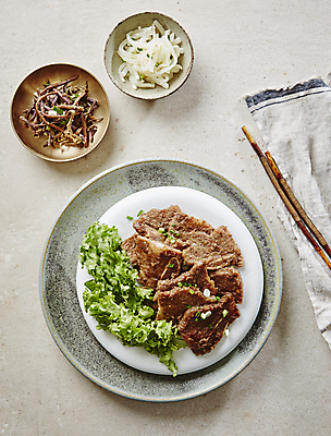 포토 JPG 반찬 실내 사람없음 흰배경 고사리 무나물 LA갈비 국내포토 음식 백그라운드 채소 내부 소고기 흰색 파일형식