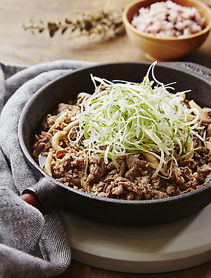 포토 JPG 밥 실내 사람없음 아웃포커스 프라이팬 파채 파채불고기 국내포토 음식 주방용품 촬영기법 내부 불고기 파일형식