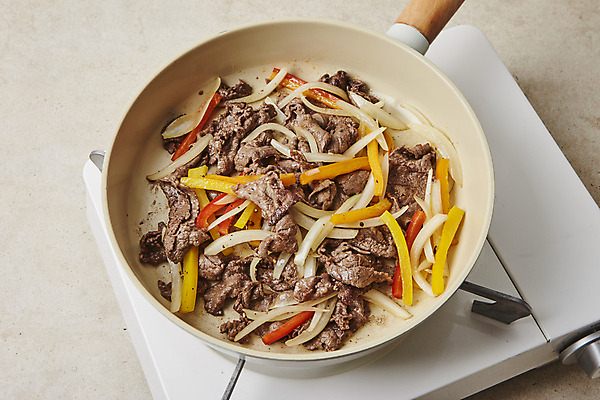 포토 JPG 채소 실내 사람없음 프라이팬 버너 볶음 소불고기 베이지색배경 국내포토 음식 백그라운드 주방용품 내부 불고기 베이지색 파일형식