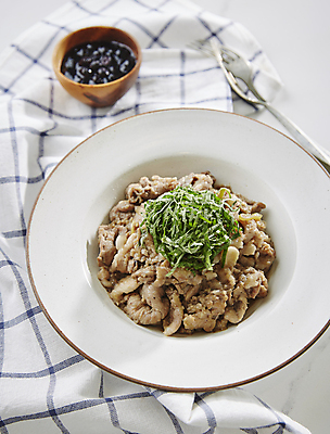 포토 JPG 실내 돼지고기 사람없음 식탁보 흰배경 불고기 국내포토 한식 백그라운드 육류 내부 흰색 파일형식