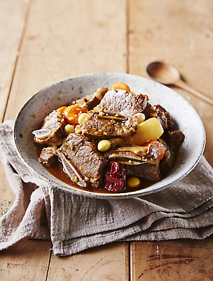 포토 JPG 실내 사람없음 숟가락 천 명절음식 양념갈비 갈비찜 나무배경 LA갈비 국내포토 음식 백그라운드 수저 내부 소고기 직물 찜 갈비 파일형식