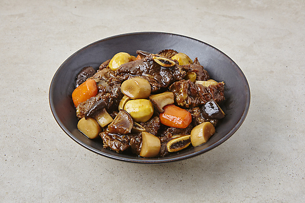 포토 JPG 회색배경 실내 사람없음 당근 밤 양념갈비 갈비찜 소갈비 국내포토 백그라운드 뿌리채소 내부 회색 소고기 견과류 찜 갈비 파일형식