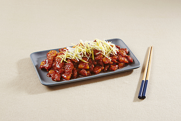 포토 JPG 젓가락 실내 돼지고기 사람없음 생강 고추장삼겹살구이 베이지색배경 생강채 국내포토 한식 백그라운드 채소 수저 육류 내부 베이지색 파일형식