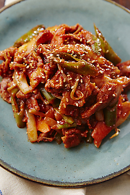 포토 JPG 실내 돼지고기 사람없음 매움 고추장불고기 돼지고기볶음 제육볶음 청양고추 국내포토 음식 고추 육류 내부 맛 볶음 불고기 파일형식