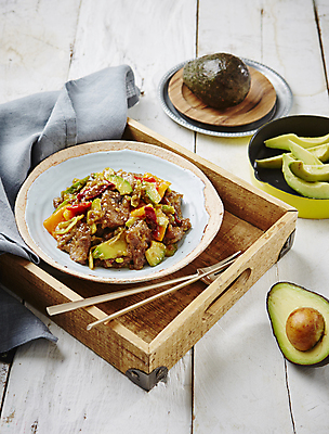 포토 JPG 젓가락 실내 돼지고기 사람없음 아보카도 나무쟁반 돼지고기볶음 나무배경 국내포토 백그라운드 과일 쟁반 수저 육류 내부 목재 볶음 파일형식