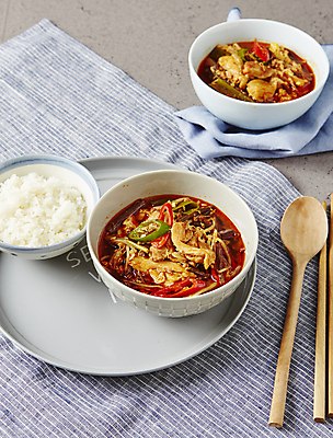 포토 JPG 회색배경 밥 쟁반 수저 실내 사람없음 식탁보 매움 국 닭개장 국내포토 식기 음식 백그라운드 내부 회색 맛 파일형식