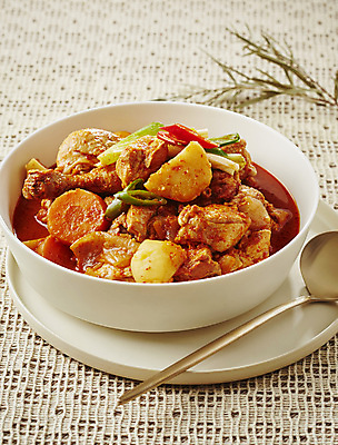 포토 JPG 감자 실내 사람없음 닭고기 당근 매움 닭볶음탕 국내포토 채소 뿌리채소 육류 내부 맛 닭고기요리 파일형식