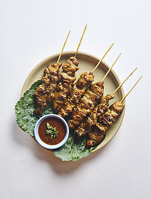 포토 JPG 실내 사람없음 닭고기 소스 흰배경 꼬치구이 닭꼬치 케일 국내포토 백그라운드 채소 육류 내부 흰색 양념 꼬치 구이 파일형식