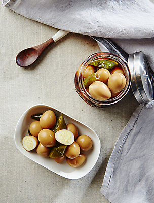 포토 JPG 한식 회색배경 반찬 사람없음 간장 메추리알 꽈리고추 메추리알장조림 국내포토 음식 백그라운드 고추 알 회색 양념 장조림 파일형식