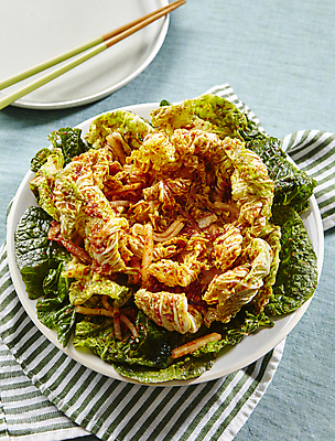 포토 JPG 한식 반찬 김치 사람없음 파란배경 봄동 제철음식 국내포토 음식 백그라운드 채소 파란색 제철 파일형식