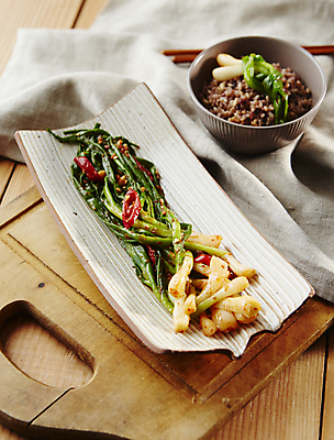 포토 JPG 한식 반찬 김치 사람없음 파김치 쪽파 나무배경 국내포토 음식 백그라운드 파 파일형식