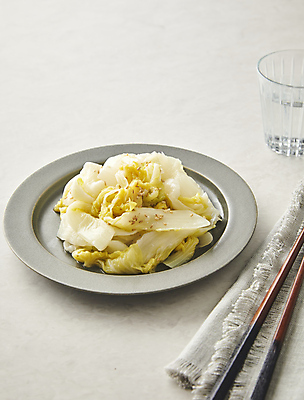 포토 JPG 한식 회색배경 반찬 김치 사람없음 배추 무침 깨소금 배추무침 국내포토 음식 백그라운드 채소 식재료 회색 파일형식