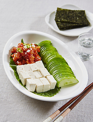 포토 JPG 회색배경 오이 사람없음 아웃포커스 김 안주 쌈 두부 소주 소주잔 오징어젓갈 청양고추 국내포토 백그라운드 채소 술잔 고추 주류 촬영기법 회색 해조류 젓갈 파일형식