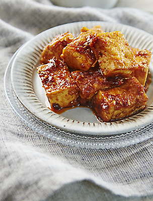 포토 JPG 회색배경 반찬 사람없음 매움 두부 두부조림 국내포토 음식 백그라운드 회색 맛 조림 파일형식