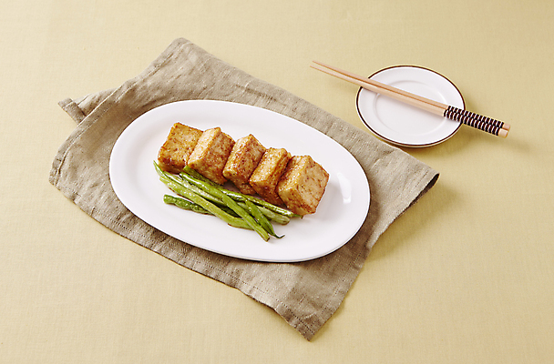 포토 JPG 반찬 사람없음 두부 조림 두부조림 풋콩 베이지색배경 국내포토 음식 백그라운드 콩 베이지색 파일형식