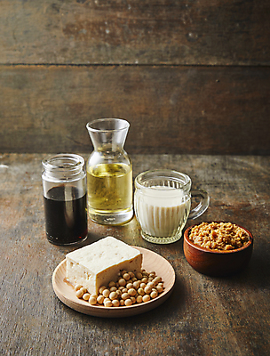 포토 JPG 콩 사람없음 된장 식용유 간장 두부 두유 메주콩 나무배경 국내포토 백그라운드 곡류 양념 기름_음식 파일형식