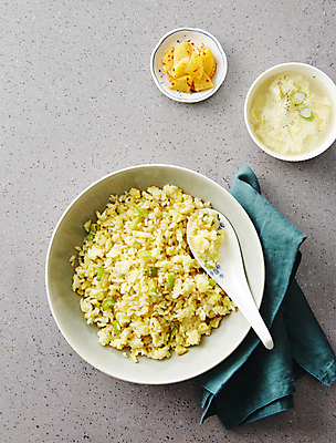 포토 JPG 회색배경 사람없음 단무지 볶음밥 계란국 달걀탕 계란밥 국내포토 음식 백그라운드 밥 회색 탕 국 파일형식