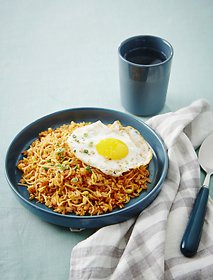 포토 JPG 사람없음 계란프라이 파란배경 콩나물 볶음밥 콩나물볶음밥 국내포토 음식 백그라운드 채소 파란색 계란요리 나물 파일형식