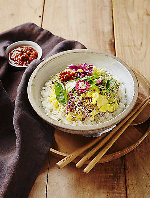 포토 JPG 꽃 사람없음 계란 비빔밥 바질 새싹비빔밥 스크램블 나무배경 식용꽃 국내포토 식물 한식 음식 백그라운드 알 계란요리 파일형식