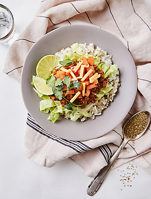 포토 JPG 토마토 치즈 사람없음 샐러드 식탁보 양상추 덮밥 라임 타코 살사소스 국내포토 음식 채소 과일 유제품 소스_음식 파일형식