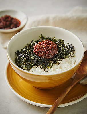 포토 JPG 사람없음 아웃포커스 소고기 고추장 김 비빔밥 김가루 다진고기 약고추장 국내포토 한식 촬영기법 육류 양념 해조류 김_해조류 가루 파일형식