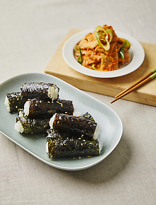 포토 JPG 회색배경 사람없음 아웃포커스 어묵 김 김밥 대파 어묵볶음 충무김밥 국내포토 음식 백그라운드 촬영기법 회색 해조류 볶음 파 파일형식