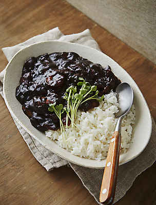 포토 JPG 사람없음 무순 짜장덮밥 짜장밥 짜장소스 국내포토 밥 소스_음식 덮밥 새싹채소 파일형식