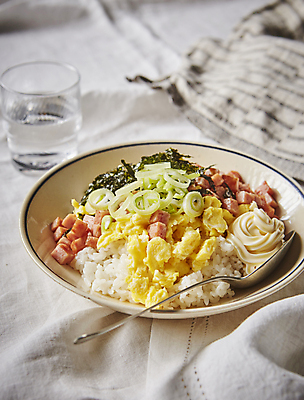 포토 JPG 밥 사람없음 아웃포커스 덮밥 마요네즈 대파 김가루 스크램블 스팸 햄마요덮밥 국내포토 음식 촬영기법 소스_음식 김_해조류 계란요리 가루 파 파일형식