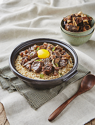 포토 JPG 회색배경 사람없음 소고기 덮밥 갈비 노른자 양념갈비 고기덮밥 갈비덮밥 국내포토 음식 백그라운드 육류 계란 회색 파일형식