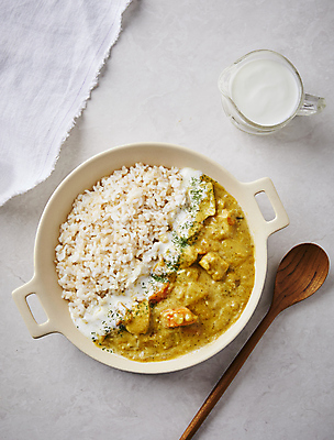 포토 JPG 밥 사람없음 닭고기 흰배경 요거트 카레라이스 치킨카레 국내포토 음식 백그라운드 유제품 육류 흰색 카레 파일형식